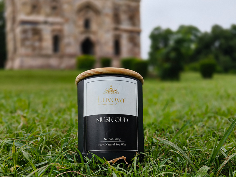 LUVOYA Musk Oud scented candle