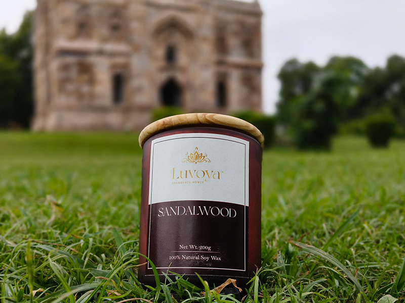LUVOYA Sandalwood scented candle